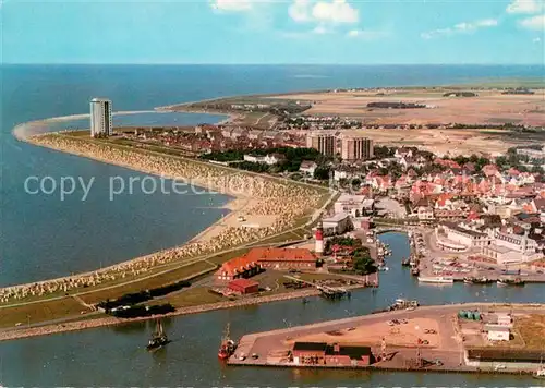 AK / Ansichtskarte Buesum_Nordseebad Hafen mit Ort und Strand Fliegeraufnahme Buesum_Nordseebad