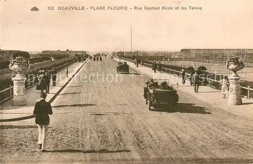 AK / Ansichtskarte Deauville Plage Fleurie Rue Gontaut Biron et les Tennis Deauville