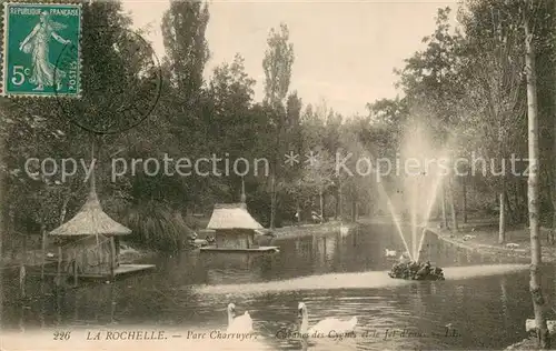 AK / Ansichtskarte La_Rochelle_Charente Maritime Parc Charruyer Cabanes des Cygnes et le Jet d eau La_Rochelle