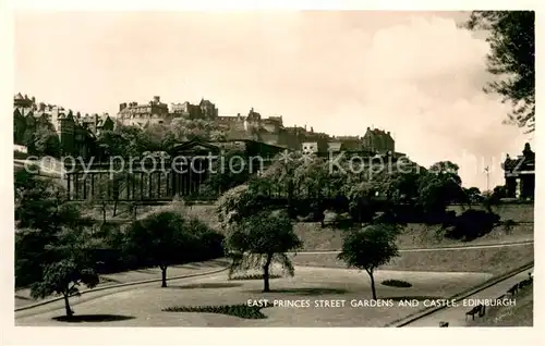 AK / Ansichtskarte Edinburgh East Princes Street Gardens and Castle Edinburgh