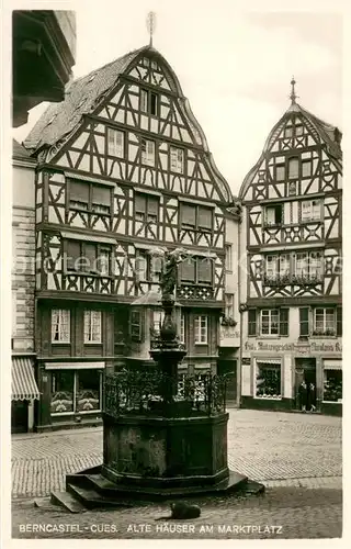 AK / Ansichtskarte Bernkastel Kues Alte Haeuser am Marktplatz Bernkastel Kues