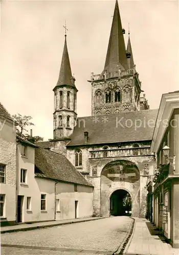 AK / Ansichtskarte Xanten St Viktorsdom Tor zum Stiftsbezirk mit den Reliefs der Hl Viktor und Gereon und der Michaeliskapelle Xanten