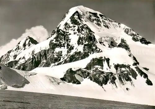 AK / Ansichtskarte Jungfraujoch mit Eiger Moench Berghaus Observatorium und meteorologische Station an der Sphinx Jungfraujoch