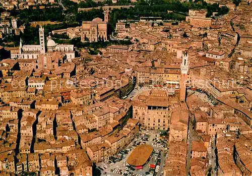 AK / Ansichtskarte Siena Il Campo Il Duomo Il Morcate Veduta aereo Siena