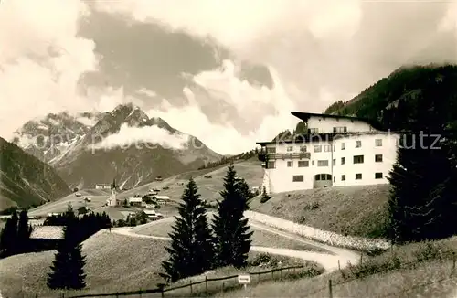 AK / Ansichtskarte Hirschegg_Kleinwalsertal_Vorarlberg mit Widderstein und Ifenhotel Hirschegg_Kleinwalsertal