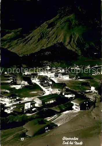 AK / Ansichtskarte Lech_Vorarlberg Skiparadies bei Nacht Wintersportplatz Alpen Lech Vorarlberg