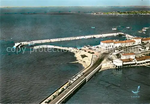 AK / Ansichtskarte Bourcefranc le Chapus Hotel Terminus et le Port Fliegeraufnahme Bourcefranc le Chapus