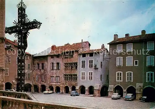 AK / Ansichtskarte Villefranche de Rouergue Place Notre Dame Croix Villefranche de Rouergue