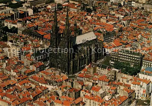 AK / Ansichtskarte Clermont Ferrand La Cathedrale Vue aerienne Clermont Ferrand