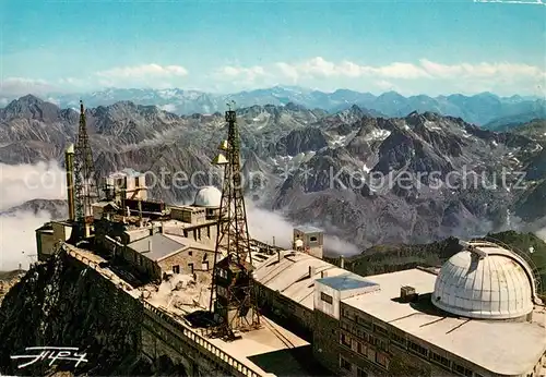 AK / Ansichtskarte Bigorre_Hautes_Pyrenees_Region Observatoire du Pic du Midi de Bigorre devant la Chaine des Pyrenees Bigorre_Hautes