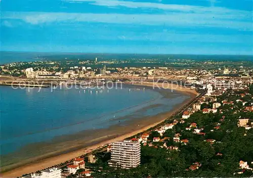 AK / Ansichtskarte Royan_Charente Maritime Parc Grande Conche au fond Port Eglise vue aerienne Royan Charente Maritime