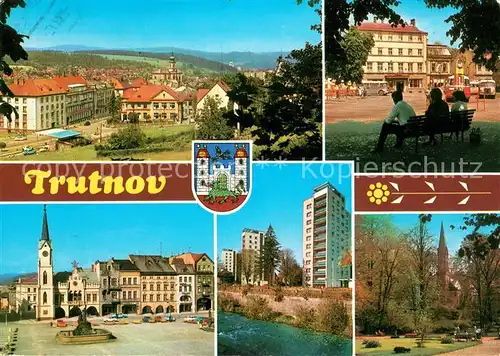 AK / Ansichtskarte Trutnov Stadtpanorama Bushaltestelle Hotel Moskau Platz Gottwaldo Rathaus Hochhaeuser Mestsky Park Wappen Trutnov