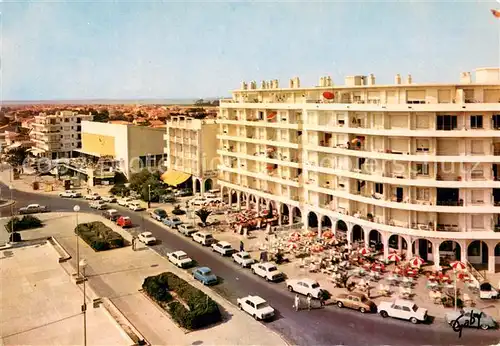 AK / Ansichtskarte Canet_Plage Place Centrale et Boulevard du Front de mer Canet_Plage