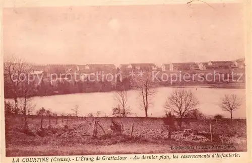 AK / Ansichtskarte La_Courtine Etang de Grattadour au dernier plan Casernements d Infanterie La_Courtine