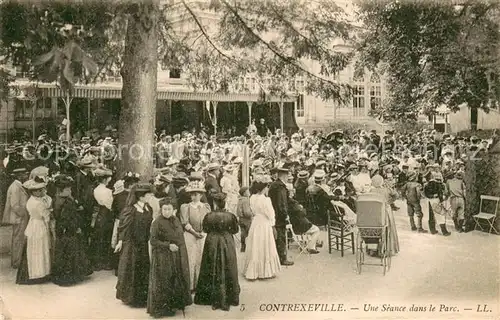 AK / Ansichtskarte Contrexeville_Vosges Une seance dans le parc Contrexeville_Vosges