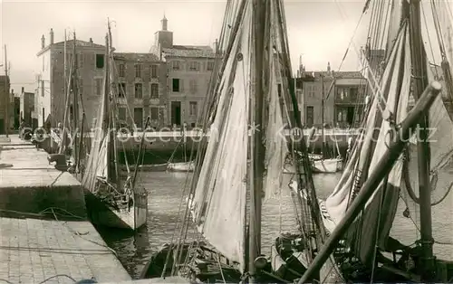 AK / Ansichtskarte La_Flotte Le port et les quais bateaux de peche La_Flotte