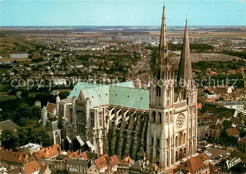 AK / Ansichtskarte Chartres_Eure_et_Loir La cathedrale vue aerienne La facade ses deux fleches et le croisillon nord Chartres_Eure_et_Loir