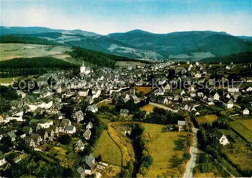 AK / Ansichtskarte Winterberg_Hochsauerland Heilklimatischer Kurort Wintersportplatz Fliegeraufnahme Winterberg_Hochsauerland