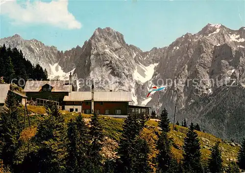 AK / Ansichtskarte Vorderkaiserfeldenhuette mit Sonneck Ellmauer Halt und Karlspitzen Wilder Kaiser Vorderkaiserfeldenhuette