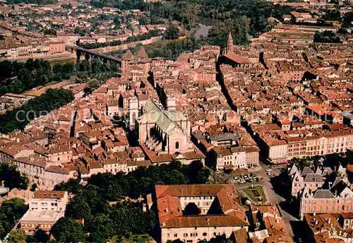 AK / Ansichtskarte Montauban_Tarn et Garonne Vue aerienne Prefecture Cathedrale Plus loin musee Ingres et Pont Vieux sur le Tarn 