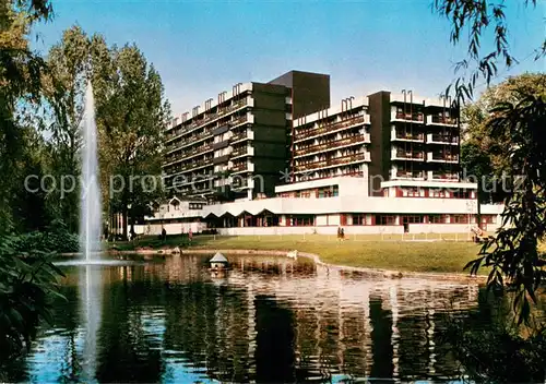 AK / Ansichtskarte Bad_Neustadt Kurpark Klinik Fontaene Schwanenteich Bad_Neustadt