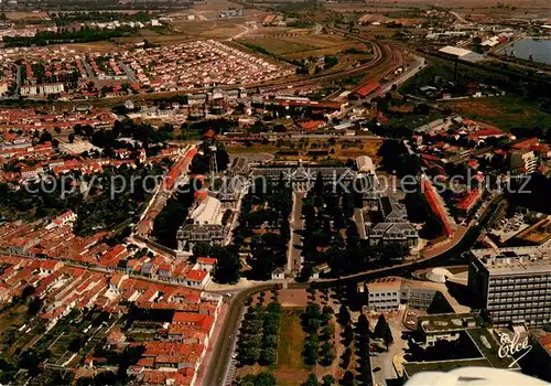 AK / Ansichtskarte Rochefort_sur_Mer Hopital de la Marine au fond le port vue aerienne Rochefort_sur_Mer