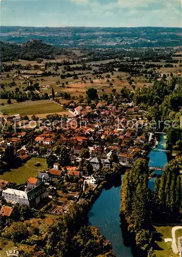 AK / Ansichtskarte Bretenoux Vue aerienne et au fond le Chateau de Castelnau Bretenoux