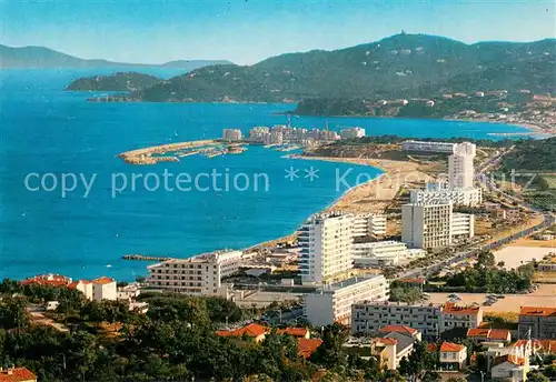 AK / Ansichtskarte Le_Lavandou Vue generale au fond le port de Bormes les Mimosas Le_Lavandou