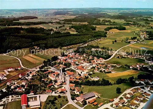 AK / Ansichtskarte Kirchanschoering im Rupertigau Fliegeraufnahme mit Kaufhaus Traub Kirchanschoering