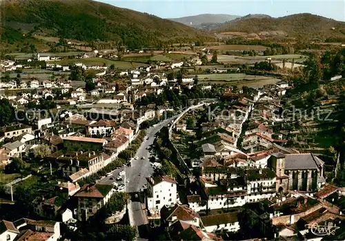 AK / Ansichtskarte Saint Jean Pied de Port Place du Marche Vue aerienne Saint Jean Pied de Port