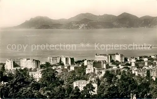 AK / Ansichtskarte Cannes_Alpes Maritimes Les Grands Hotels au fond lEsterel Vue aerienne Cannes Alpes Maritimes