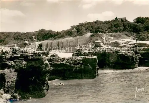 AK / Ansichtskarte Royan_Charente Maritime Saint Palais Les rochers et la digue de la plage des Perrieres Royan Charente Maritime