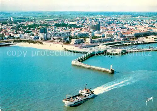 AK / Ansichtskarte Royan_Charente Maritime Le bac reliant Royan a la pointe de Grave Vue aerienne Royan Charente Maritime