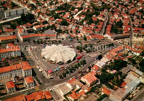 AK / Ansichtskarte Royan_Charente Maritime Le Nouveau Marche de Royan Vue aerienne Royan Charente Maritime