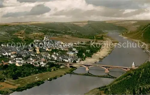 AK / Ansichtskarte Trittenheim_Mosel Fliegeraufnahme Moselpartie mit Br?cke Trittenheim Mosel