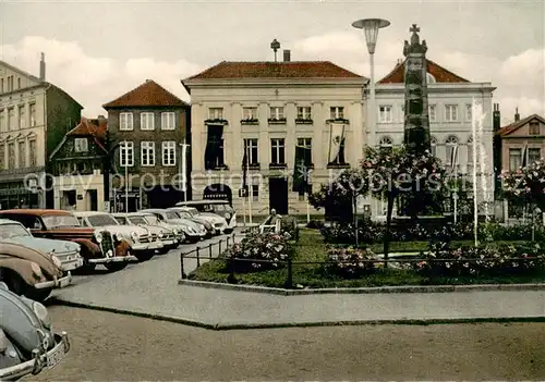 AK / Ansichtskarte Eutin Markt mit Rathaus Eutin