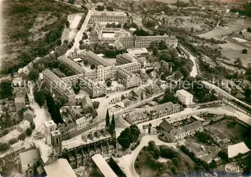 AK / Ansichtskarte Laon_Aisne Eglise Saint Martin et le Lycee de Garcons vue aerienne Laon_Aisne