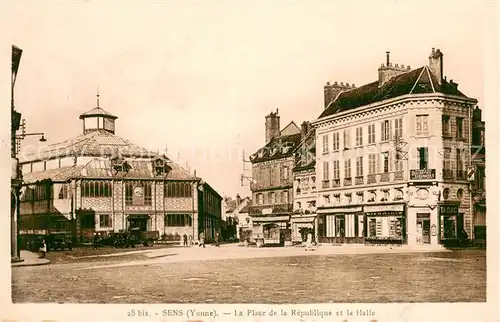 AK / Ansichtskarte Sens_Yonne La Place de la Republique et la Halle Sens_Yonne