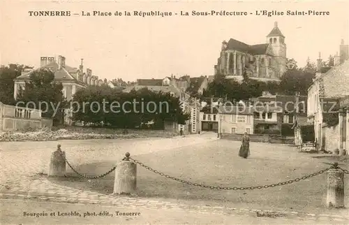 AK / Ansichtskarte Tonnerre La Place de la Republique La Sous Prefecture lEglise Saint Pierre Tonnerre