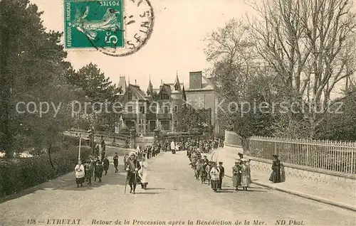 AK / Ansichtskarte Etretat Retour de la procession apres la benediction de la mer Etretat