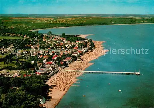 AK / Ansichtskarte Niendorf_Ostseebad Fliegeraufnahme mit Seebruecke Niendorf_Ostseebad