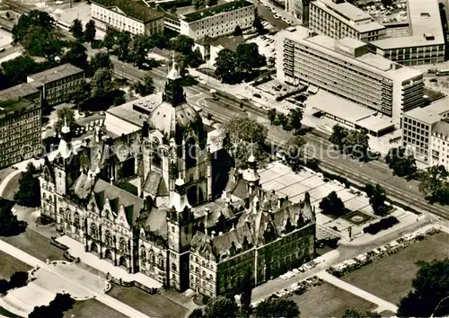 AK / Ansichtskarte Hannover Neues Rathaus Hotel Hannover Intercontinental und Wangenheimsches Palais Fliegeraufnahme Hannover