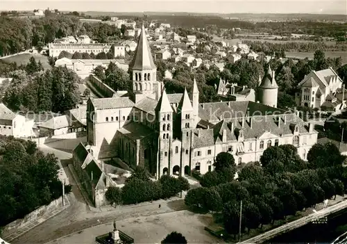 AK / Ansichtskarte Paray le Monial La Basilique Clunisienne et ancien prieure Benedictin Paray le Monial