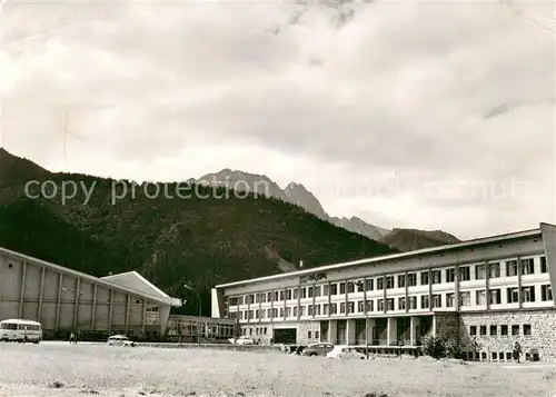 AK / Ansichtskarte Zakopane Sportzentrum mit Hotel Zakopane