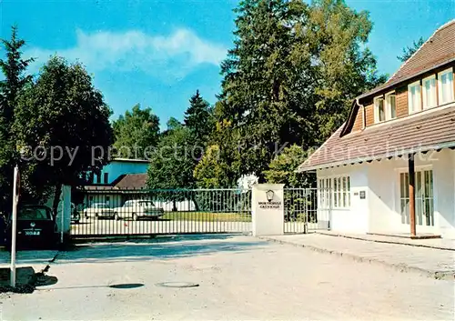 AK / Ansichtskarte Gruenwald_Muenchen Sportschule Gruenwald Eingang Gruenwald Muenchen