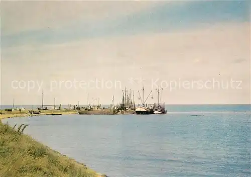 AK / Ansichtskarte Munkmarsch Fischkutter Hafen Munkmarsch