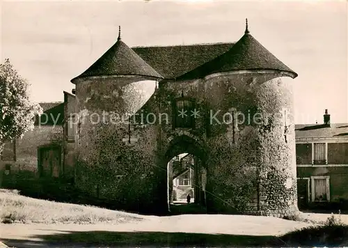 AK / Ansichtskarte Joigny_Yonne Porte du XIII siecle dite Porte du Bois Joigny Yonne