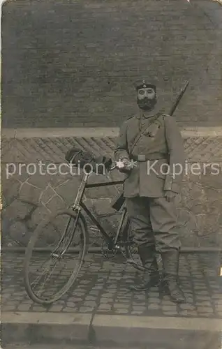 AK / Ansichtskarte Militaria_WK1 Fahrrad Gewehr Militaria WK1