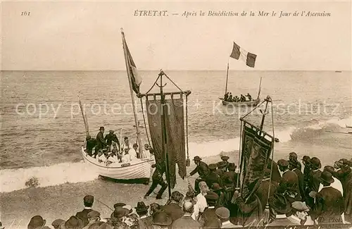 AK / Ansichtskarte Etretat Apres la Benediction de la Mer le Jour de l Ascension Etretat