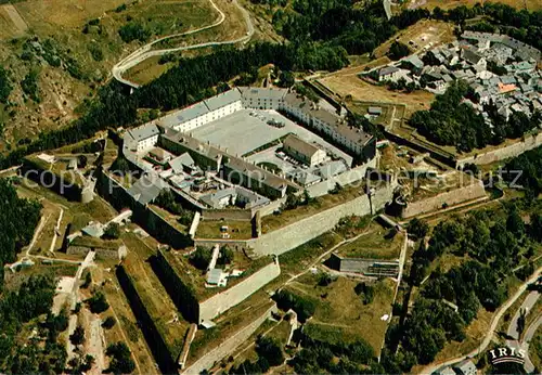 AK / Ansichtskarte Mont Louis sur Tet Les remparts et la Citadelle vus du ciel 